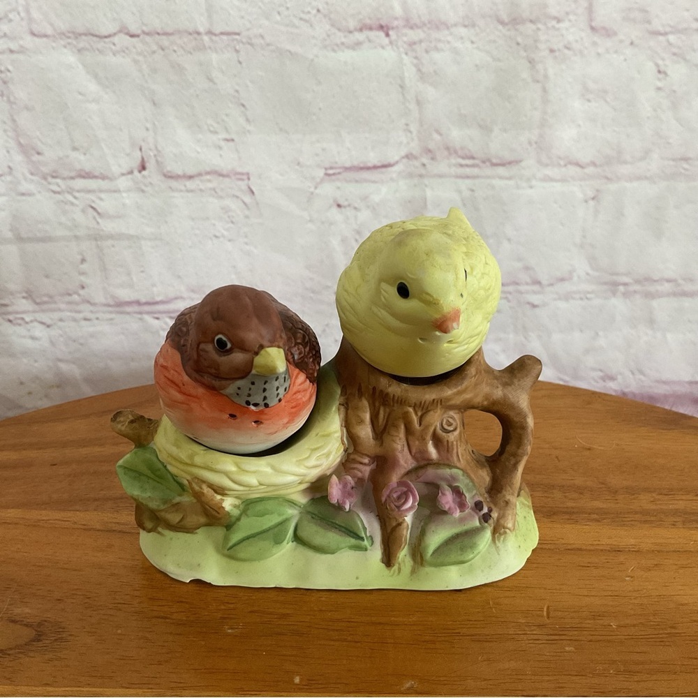 Vintage Two Birds in a Nest Salt and Pepper Shakers